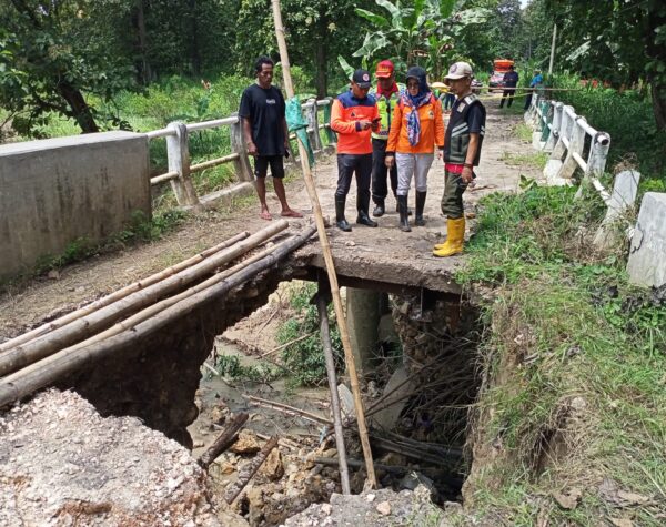3 Titik Jembatan di Randublatung Blora Longsor, Akses Warga Terhambat