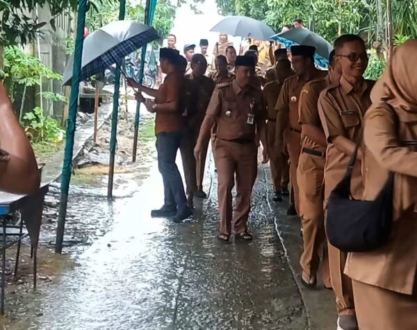 Cuaca Ekstrem Warnai Kunjungan Bupati Sragen di Mondokan, Warga Beri Sambutan Hangat