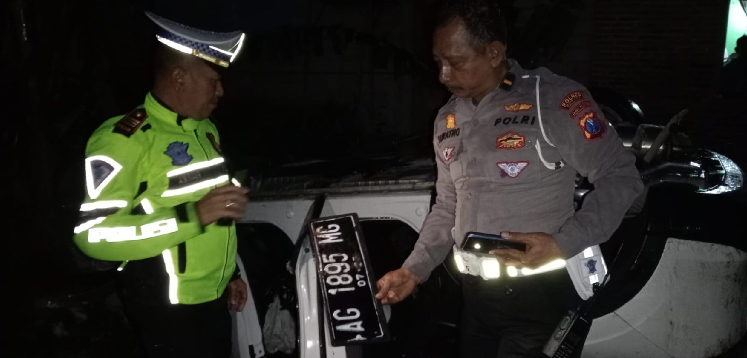 Mobil Tertabrak Kereta Api di Perlintasan Tanpa Palang Pintu di Blitar, Satu Orang Tewas