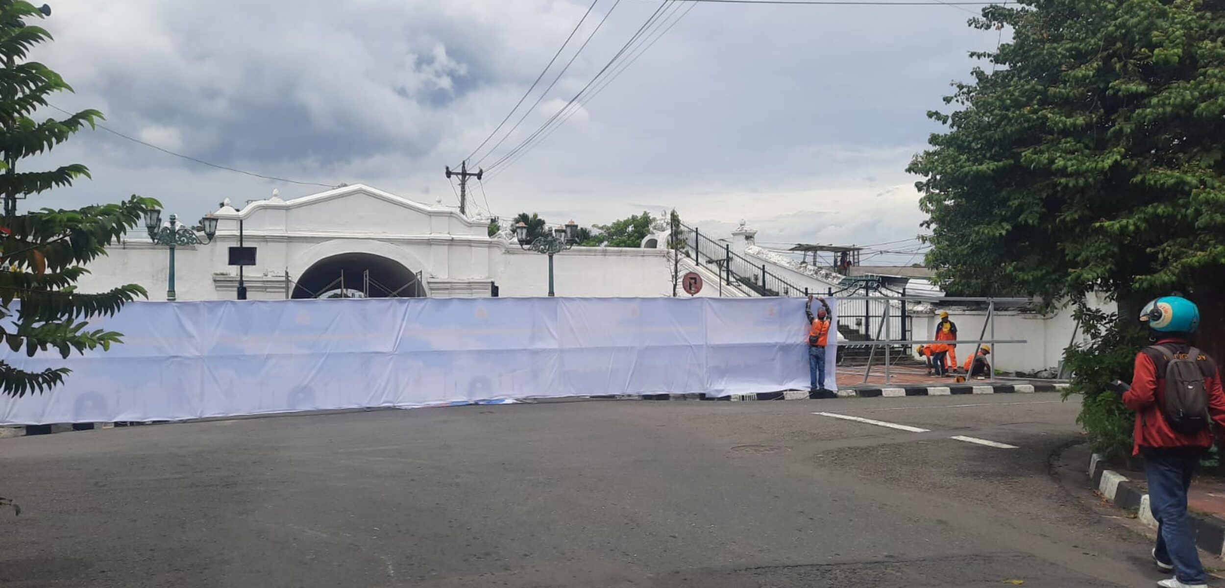 Dianggap Mengancam Pengguna Jalan, Plengkung Gading Yogyakarta Ditutup Total