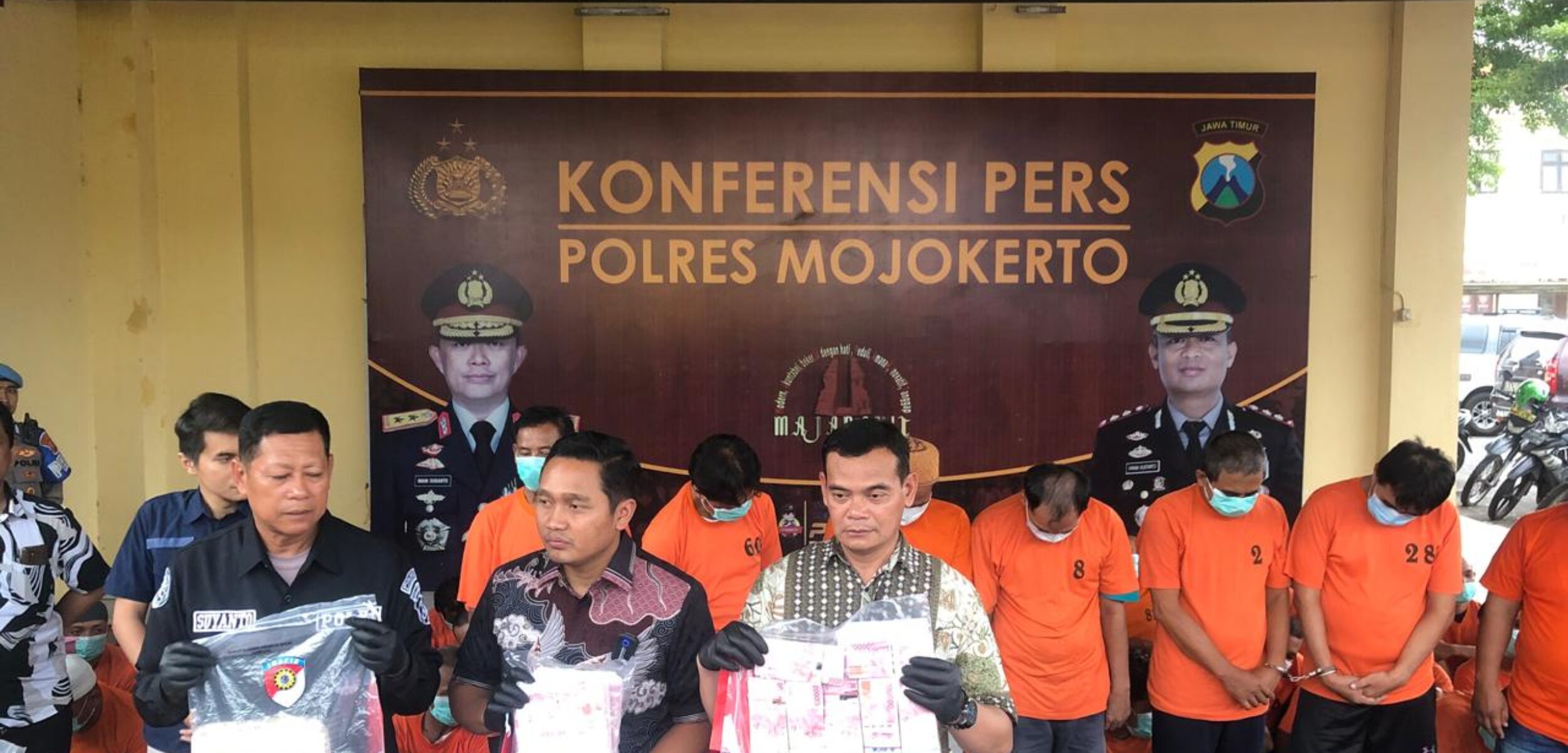Konferensi pers ungkap kasus uang palsu di Mapolres Mojokerto (Redaksi / Kabarterdepan.com)