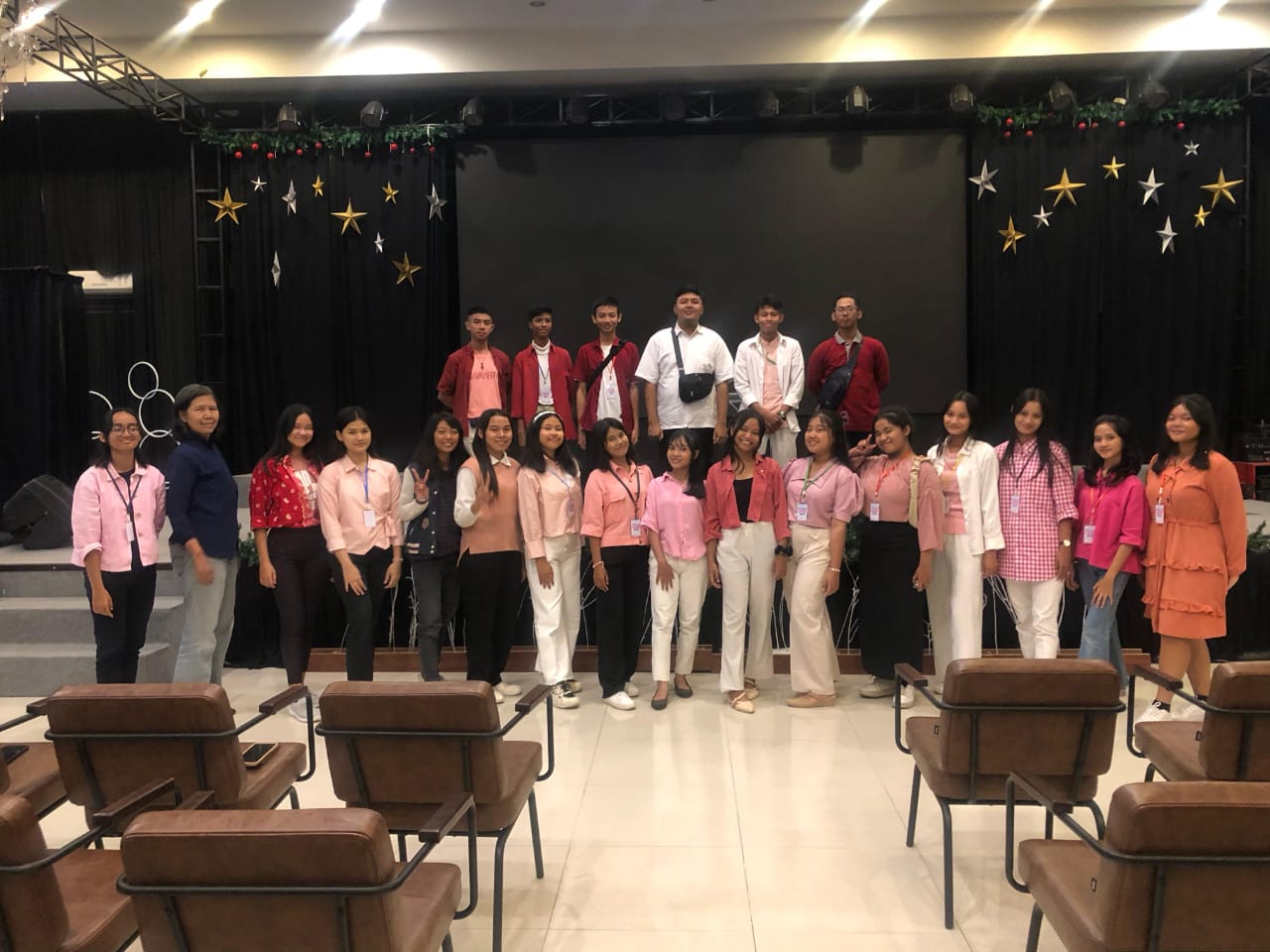 Foto bersama panitia Temu Pelajar Kristen Se-Mojokerto dari SMKN 2 (Redaksi / Kabarterdepan.com) 