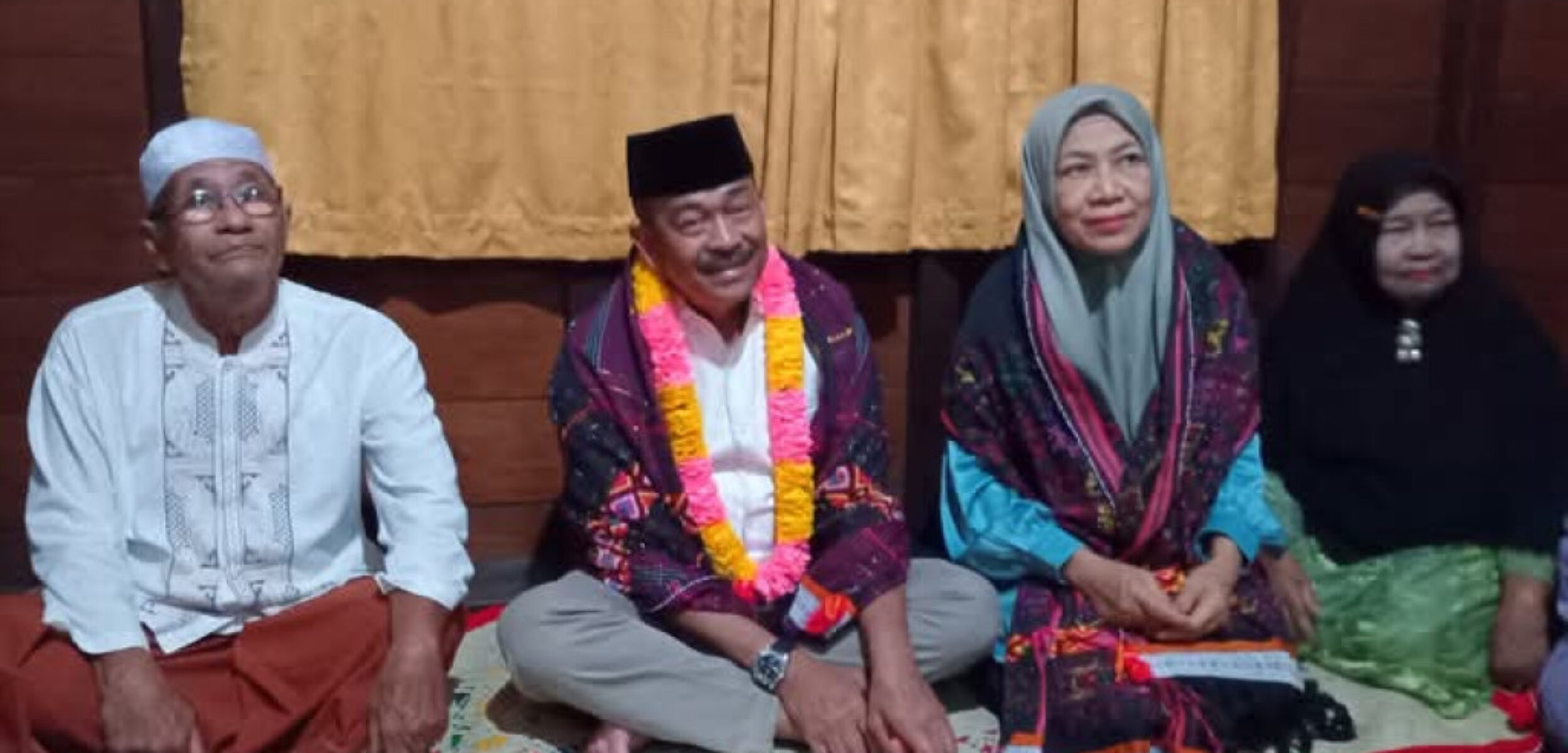 Ratusan Warga Gunung Baringin Sambut Bupati Saipullah di Kediamannya