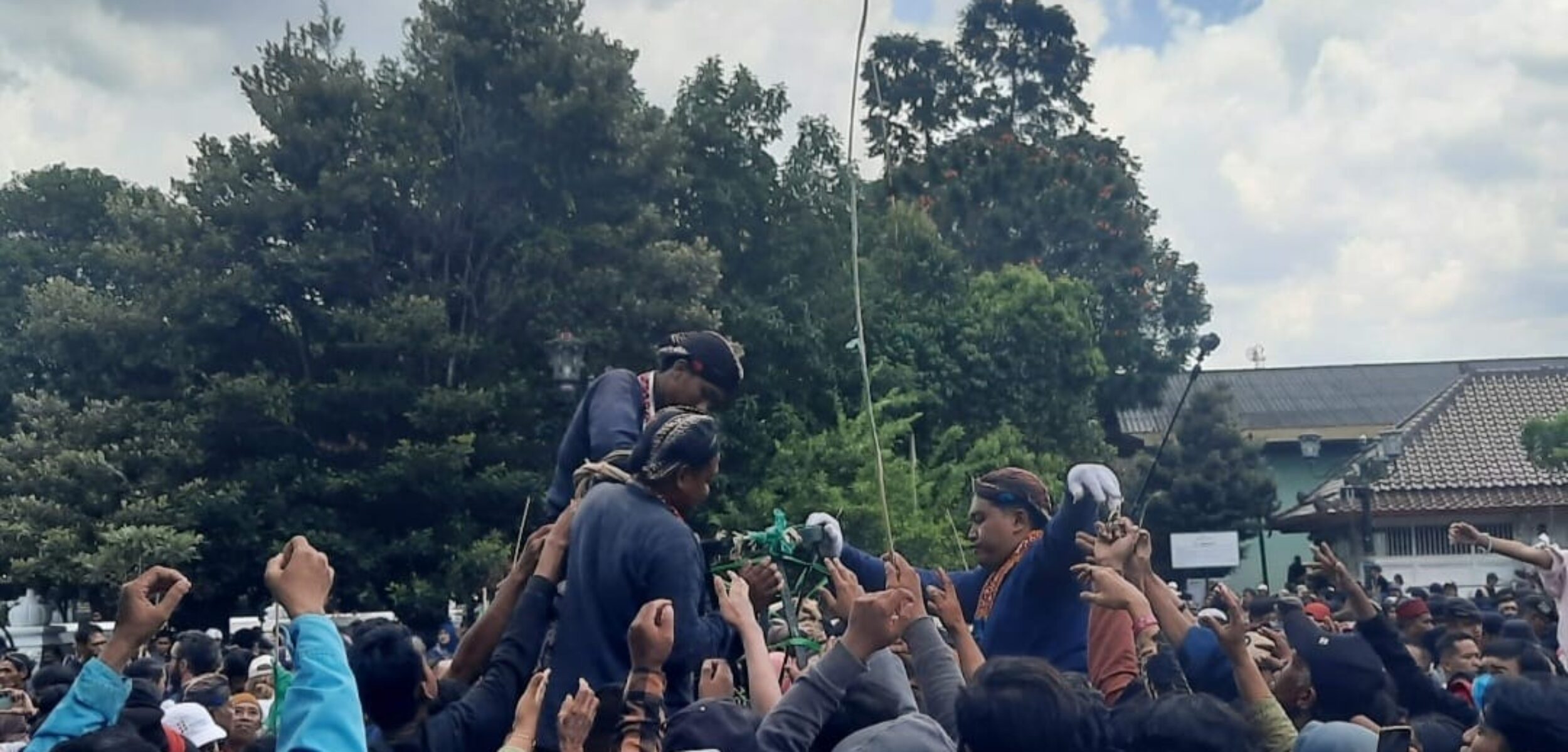 Grebeg Syawal Digelar, Kraton Yogyakarta Bagikan Hasil Bumi ke Warga