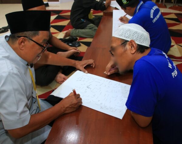 Warga Binaan Lapas Banyuwangi Tingkatkan Keterampilan Lewat Pelatihan Kaligrafi