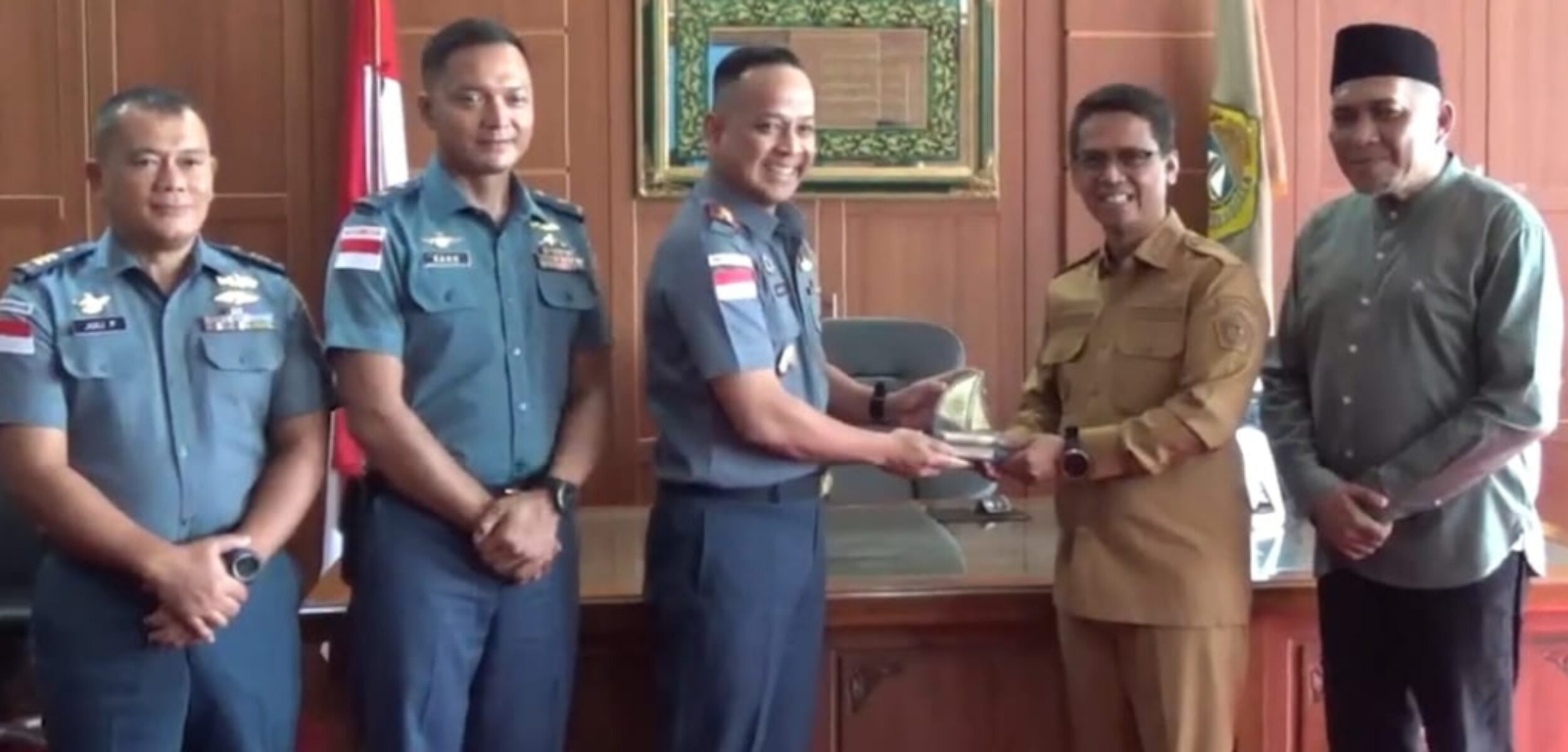 Akhiri Masa Jabatan, Komandan Pangkalan TNI AL Tanjung Balai Karimun Silaturahmi Bersama Bupati