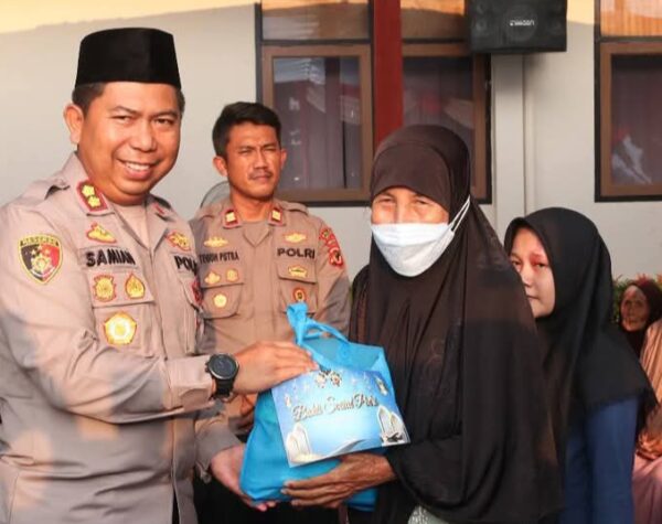 Polres Sukabumi Salurkan 1.200 Paket Sembako Kepada Terdampak Bencana