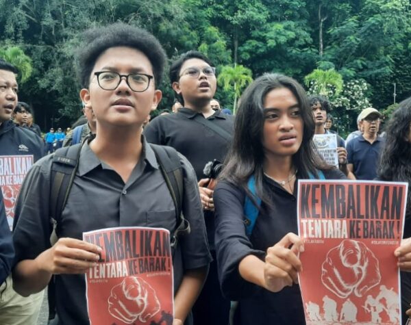 Revisi UU TNI Dianggap Tertutup, Mahasiswa hingga Dosen UGM Suarakan Tolak Dwifungsi ABRI