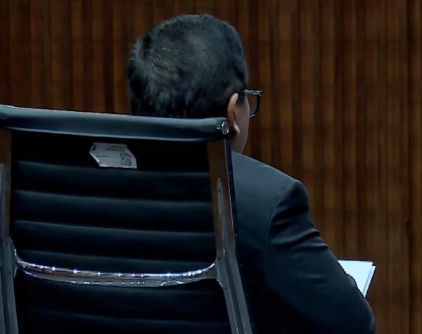 Bacakan Eksepsi, Hasto Sebut Diancam Jadi Tersangka Jika PDIP Pecat Jokowi