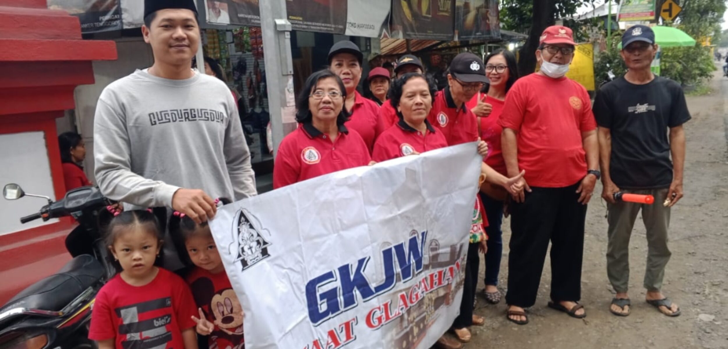 Toleransi Umat Beragama, GKJW Jemaat Glagahan dan Gusdurian Mojokerto Berbagi 400 Takjil dan Buka Bersama