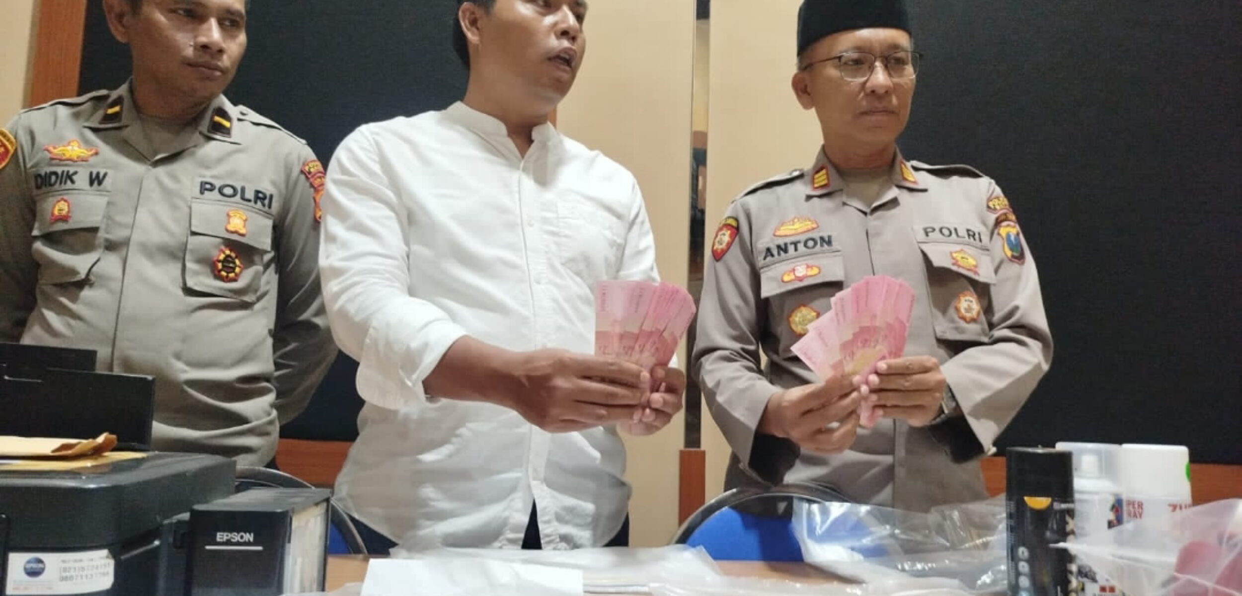 Polres Batu Ungkap Kasus Peredaran Uang Palsu, Tiga Pengedar Ditangkap