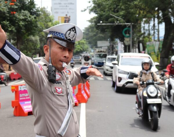 Polres Batu Lakukan Pengaturan Lalu Lintas, Pastikan Kelancaran Arus Wisata