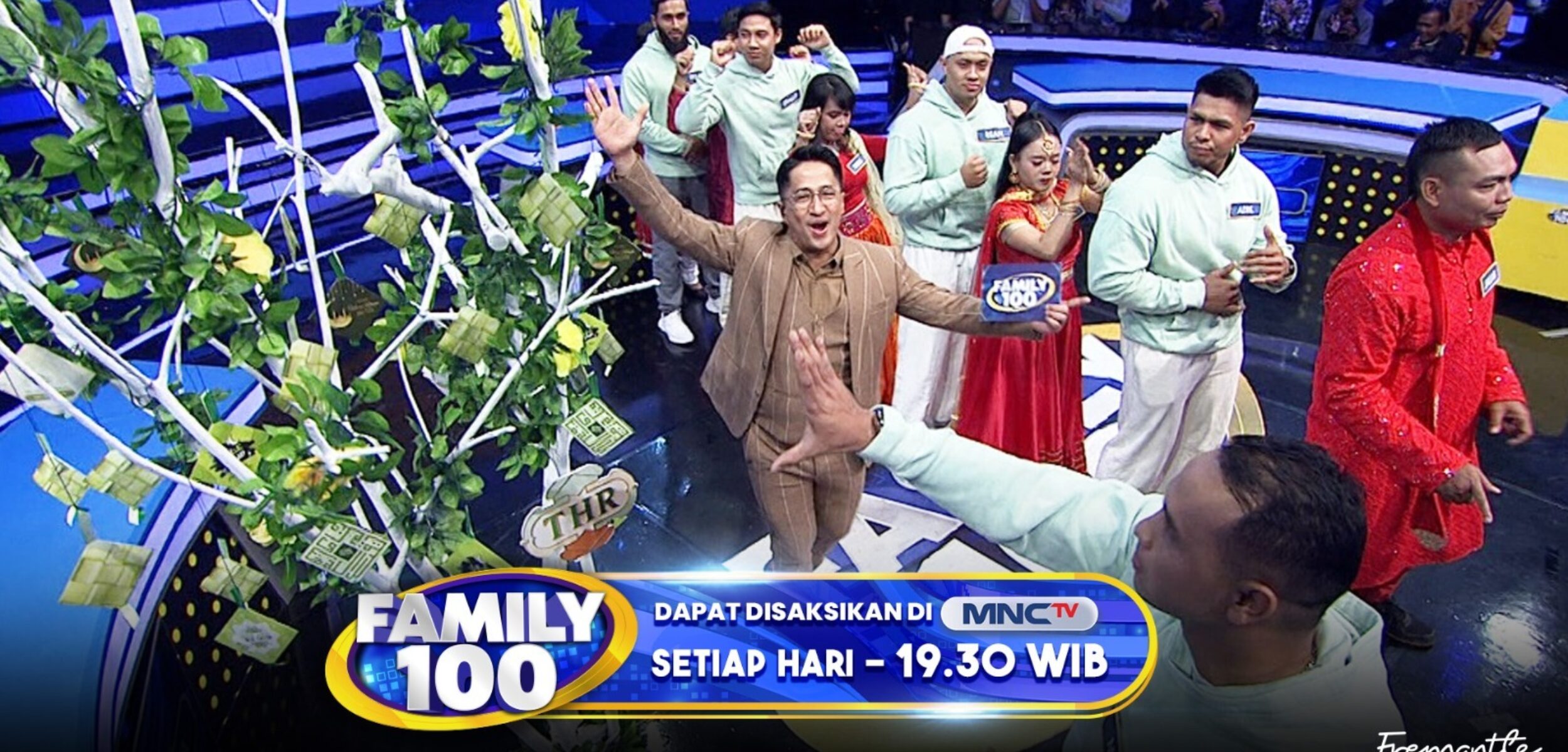 Keseruan Irfan Hakim Bagi-bagi THR di Family 100