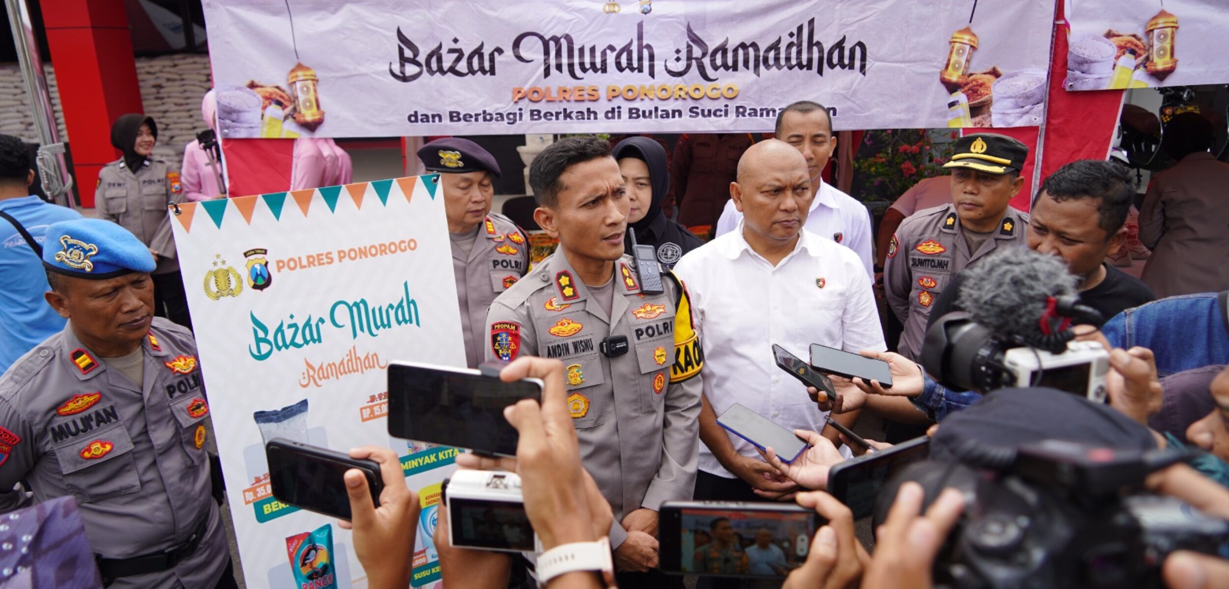 Bazar Murah Ramadan Polres Ponorogo Dibuka, Warga Sumringah dan Antusias