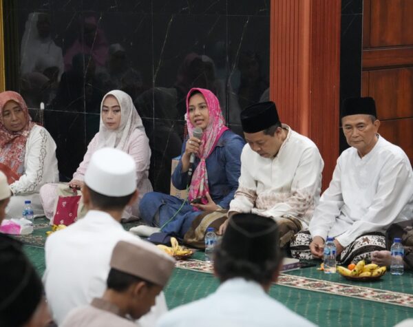 Perkuat Silaturahmi, Wali Kota Mojokerto Safari Ramadan Salat Tarawih Bersama Warga