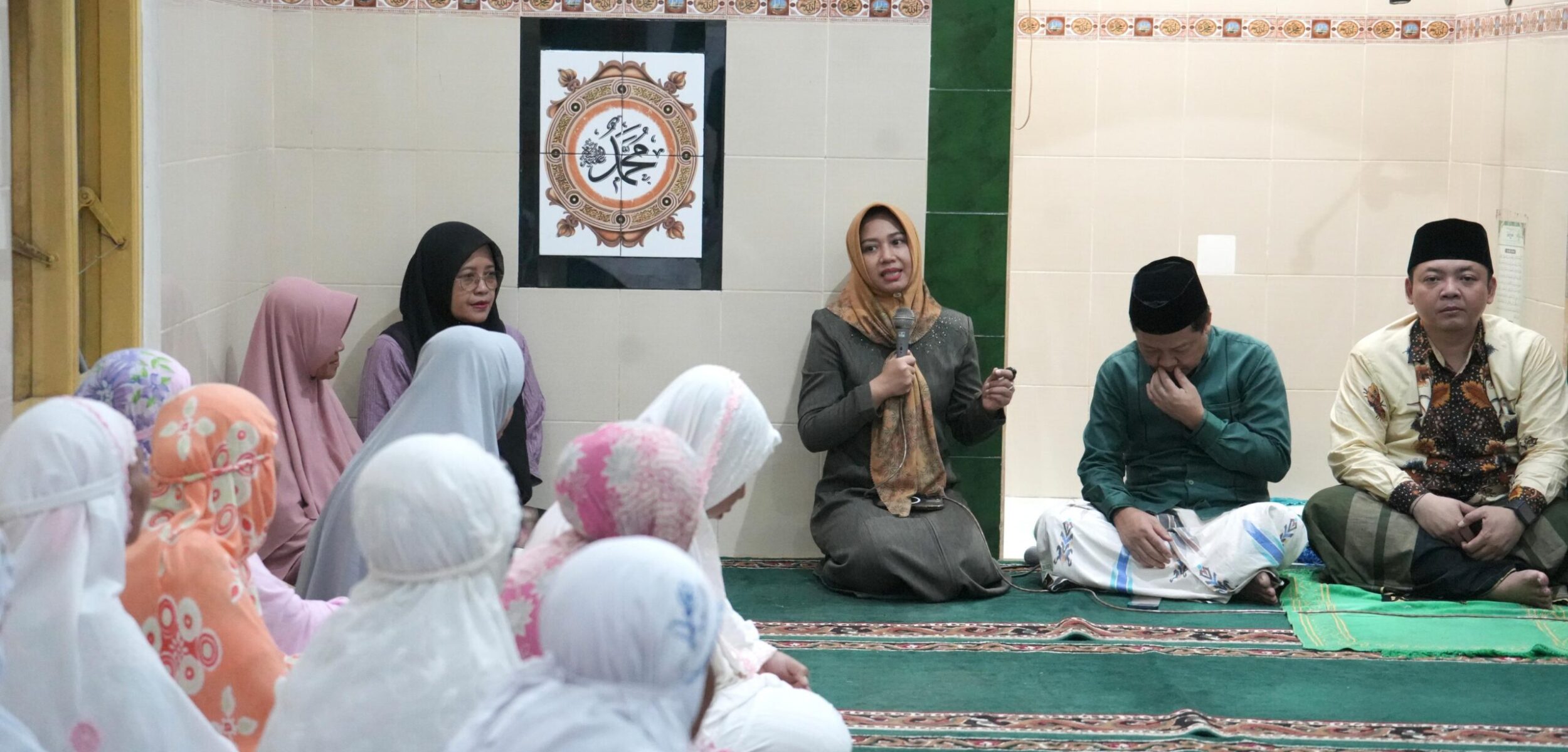 Safari Ramadan Ke-12, Wali Kota Mojokerto Salurkan Hibah di Musala Al Falah