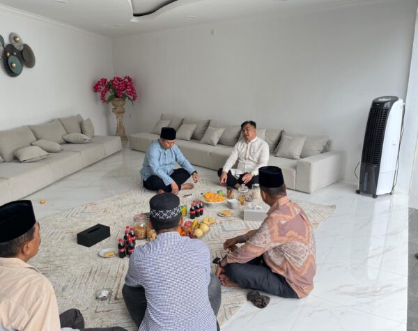 Silaturahmi Lebaran Kapolres Dharmasraya kunjungi kediaman Sutan Riska Tuanku kerajaan