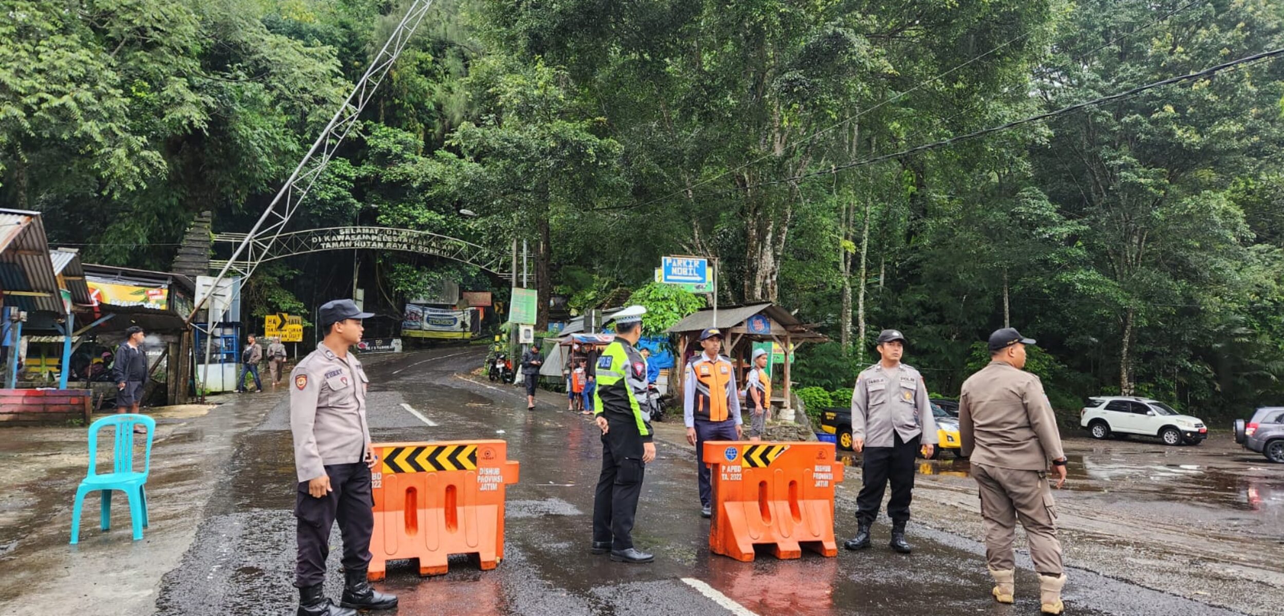 Polres Mojokerto Tutup Sementara Jalur Pacet-Cangar, Pengendara Dialihkan Lewat Trawas–Pandaan