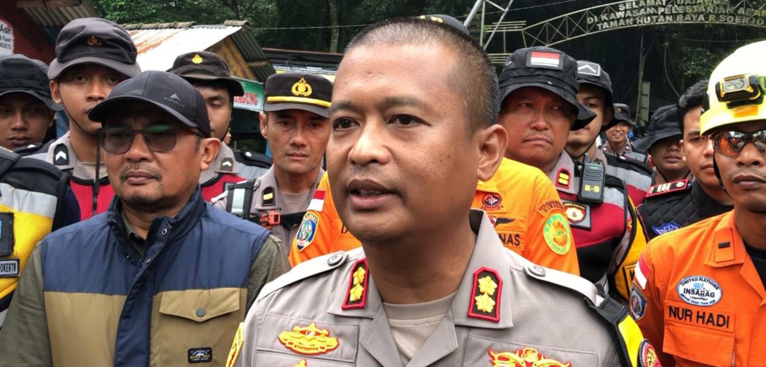 Kapolres Mojokerto, AKBP Ihram Kustarto saat diwawancarai awak media (Redaksi / Kabarterdepan.com)