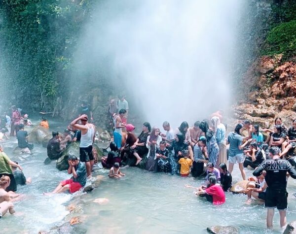 Libur Lebaran, Pengunjung Geyser Cipanas Cisolok Sukabumi Tembus 4 Ribu Orang