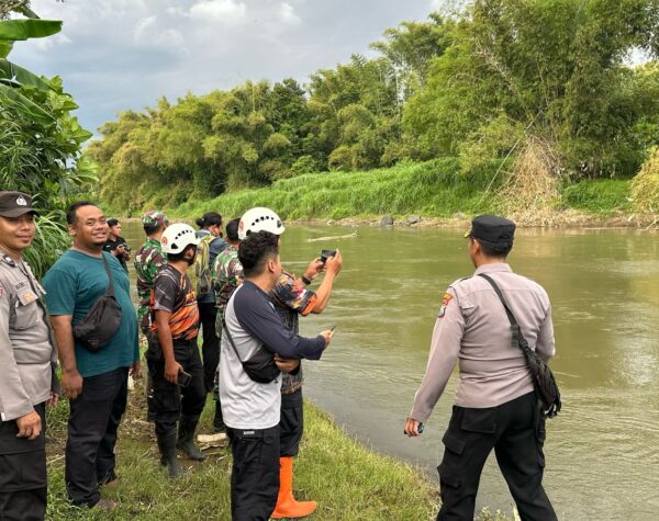 Kronologi Pencari Ikan di Blitar Tenggelam di Sungai Brantas, Korban Belum Ditemukan