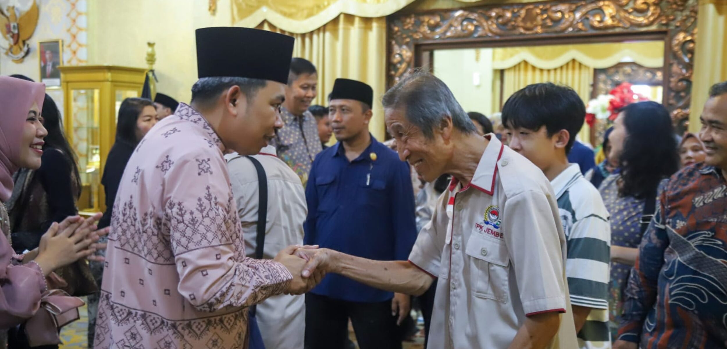 Senangnya Warga Jember di Halal Bihalal Bersama Bupati Gus Fawait