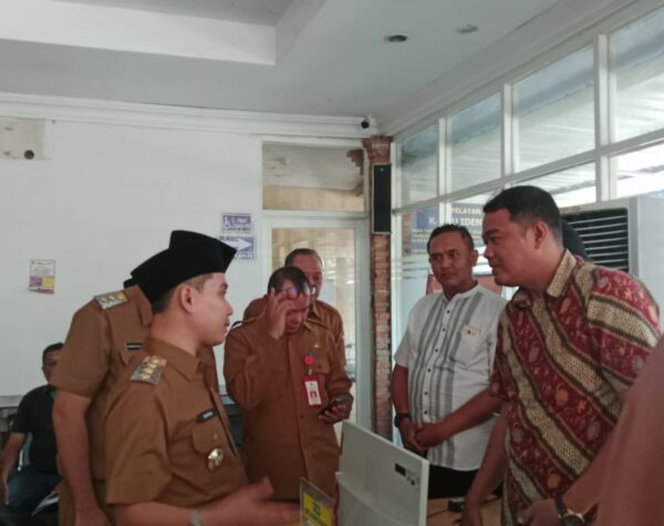 Gus Barra Sidak Mall Pelayanan Publik Mojokerto, Pastikan Layanan Optimal