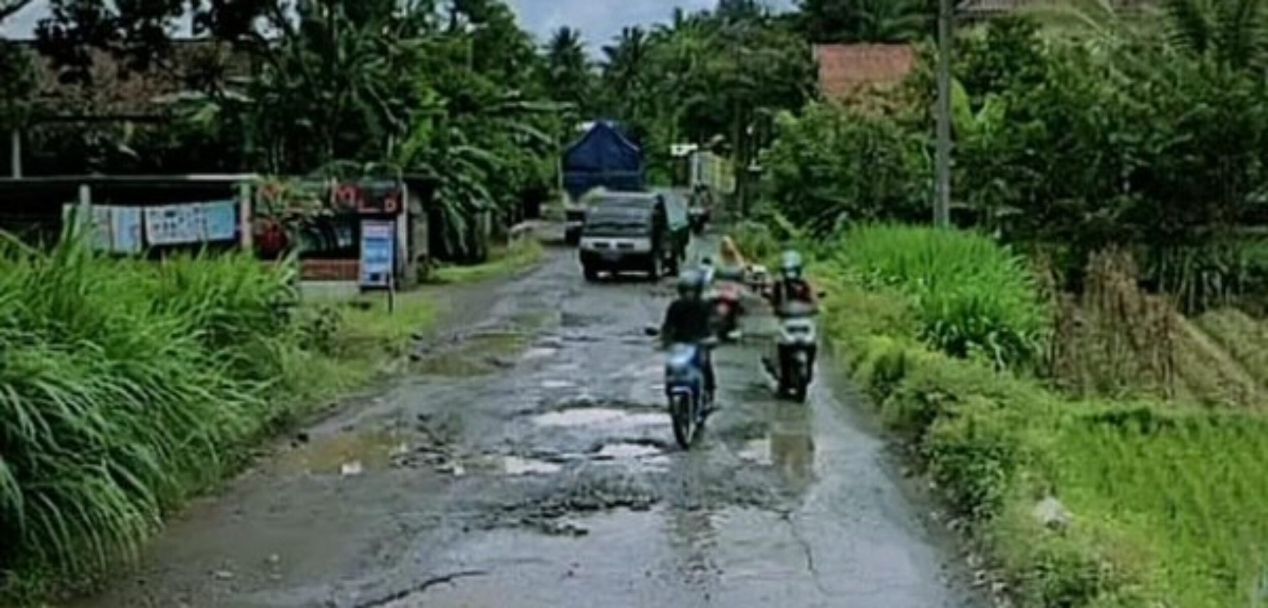 Warga Candirejo Tolak Perbaikan Jalan Parsial, Pemkab Blitar Bingung Cari Solusi