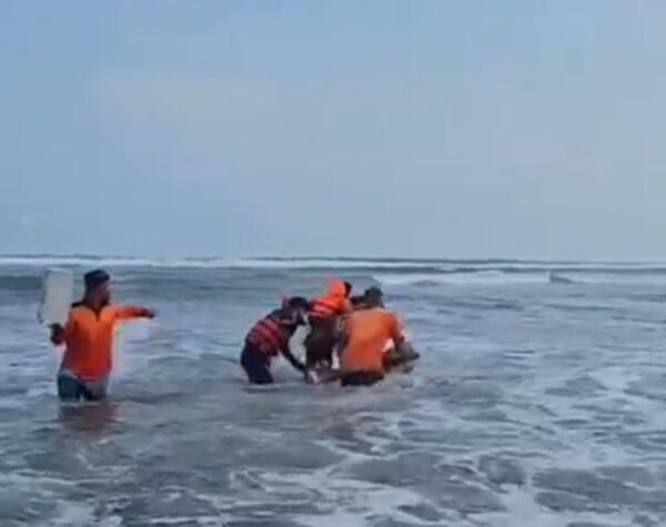 Makan Korban Lagi, Dua Orang asal Banjarnegara Terseret Ombak Pantai Parangtritis