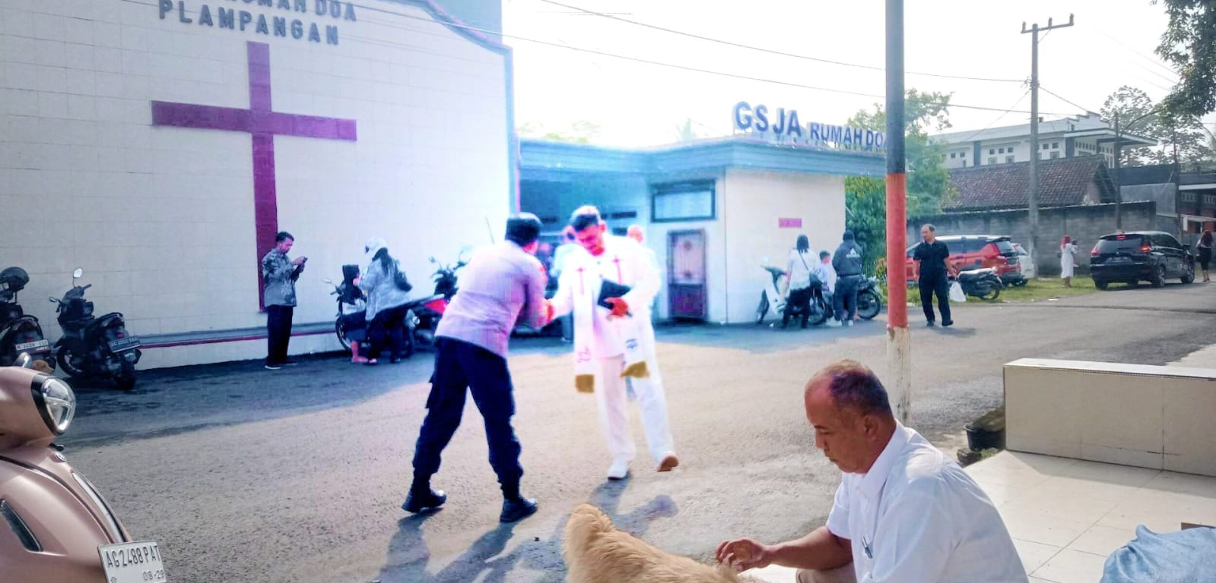 Wujud Toleransi dan Pengamanan, Polres Blitar Kawal Ibadah Jumat Agung Umat Kristiani