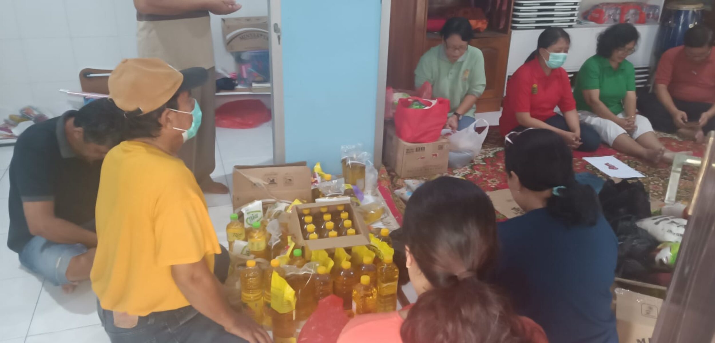 Jelang Paskah, GKJW Jemaat Wates Mojokerto Bagikan 50 Paket Sembako
