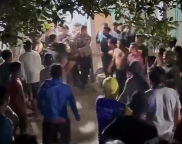 Kepergok Curi Motor di Blitar, Pria Ini Babak Belur Dihajar Warga