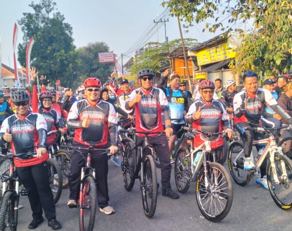 Gowes Bersama Bupati dan Wabup Blitar Meriahkan HUT ke-41 RSUD Ngudi Waluyo Wlingi