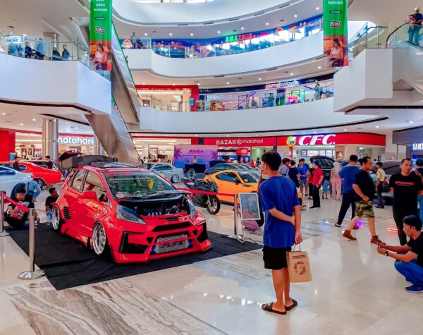 Antusias Pameran Otomotif Mobil AMM di Sunrise Mall Mojokerto
