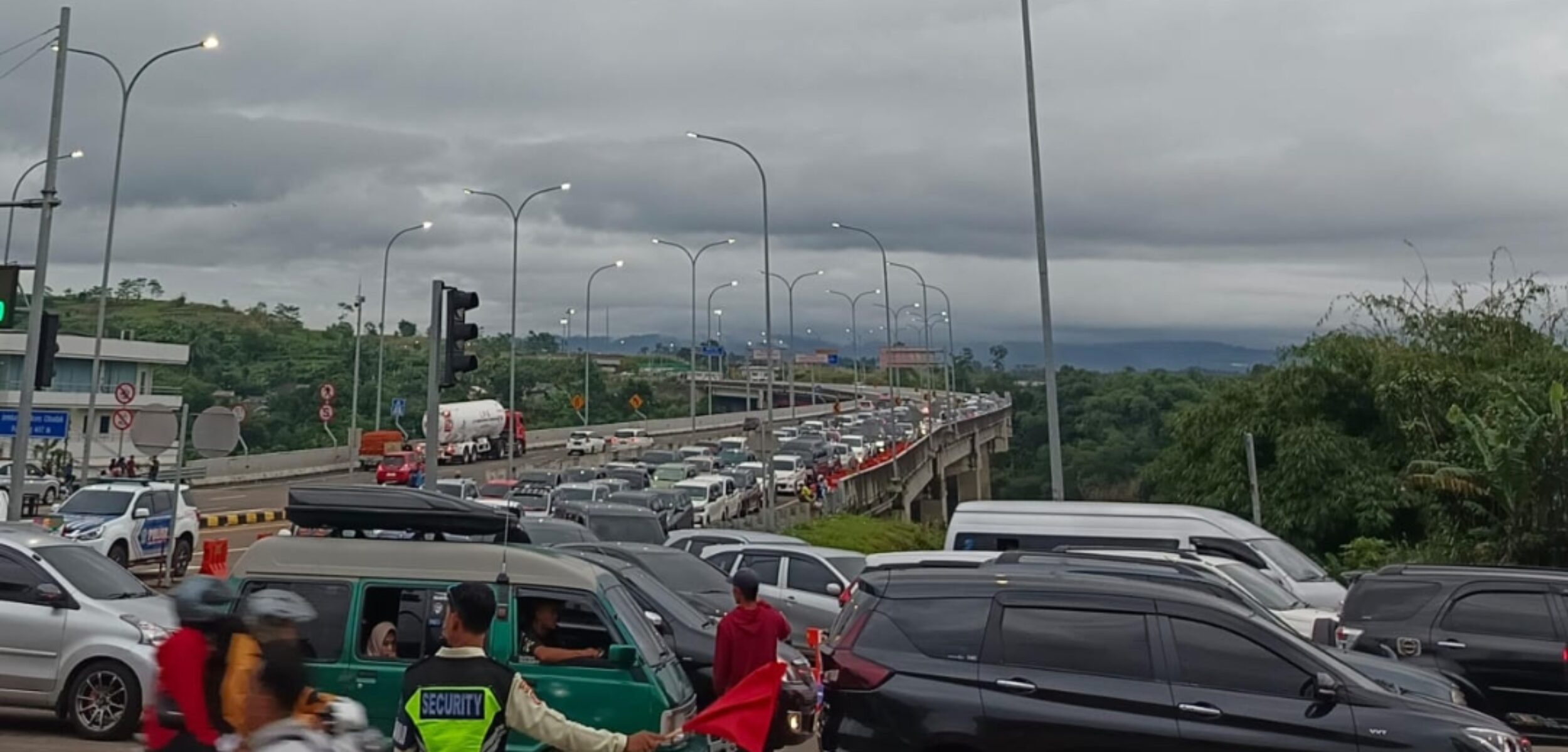 H+2 Lebaran, Kepadatan Kendaraan Kembali Terjadi Ruas Jalan Utama Sukabumi