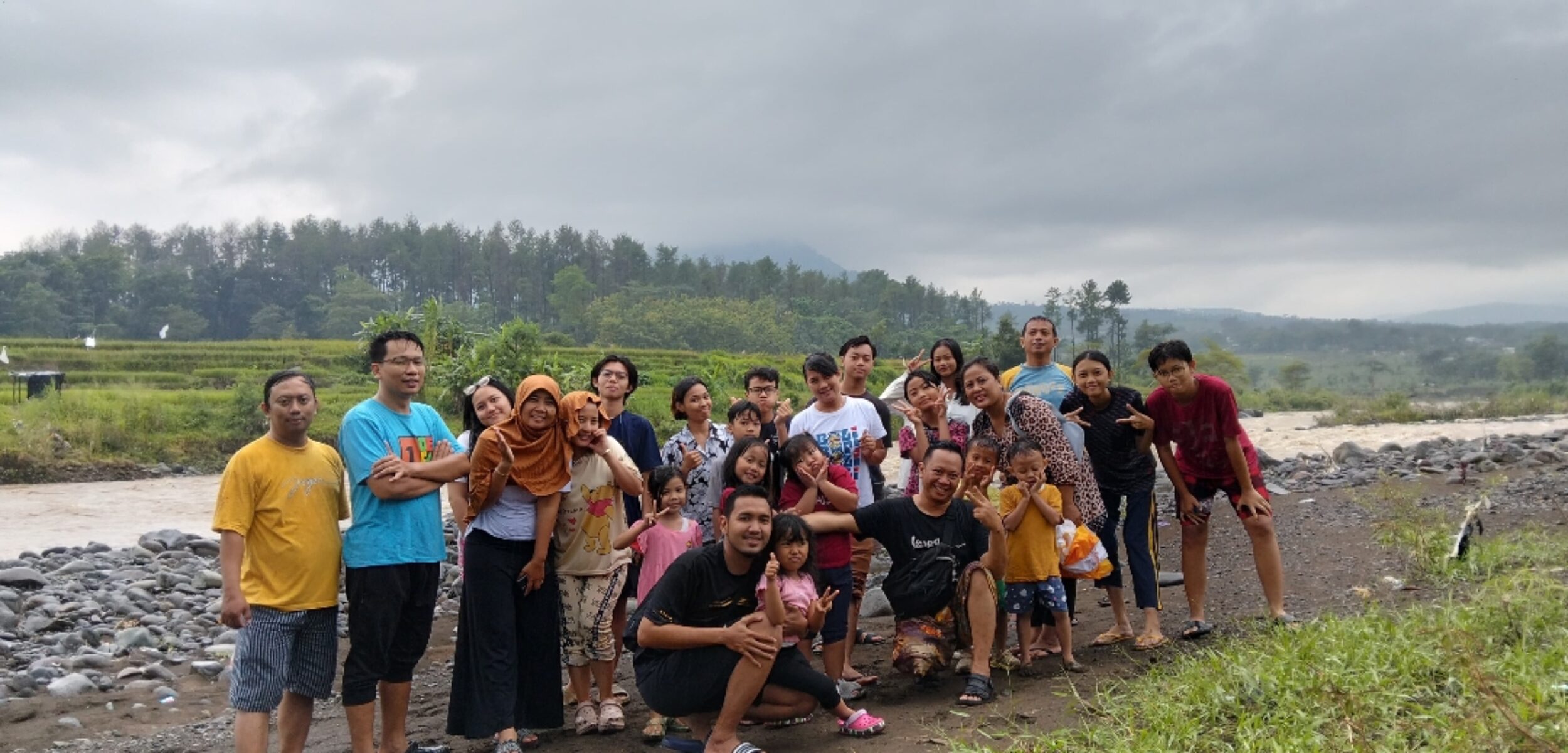 Mengobati Rasa Kangen Pulang Kampung dengan Bermain di Sungai Comal Pemalang