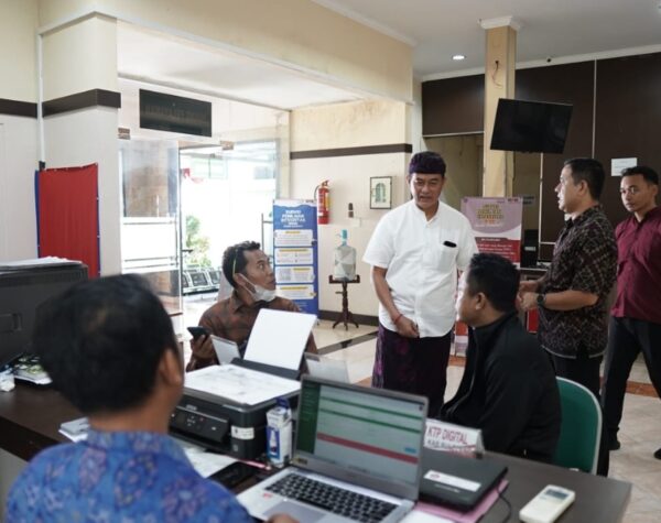 Layanan Adminduk Buleleng Bali Tak Libur selama Cuti Bersama Idulfitri