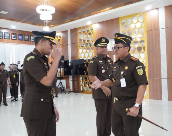 Pimpin Pelantikan dan Sertijab Kasi Pidsus Kejari Batu, Begini Harapan Kajari