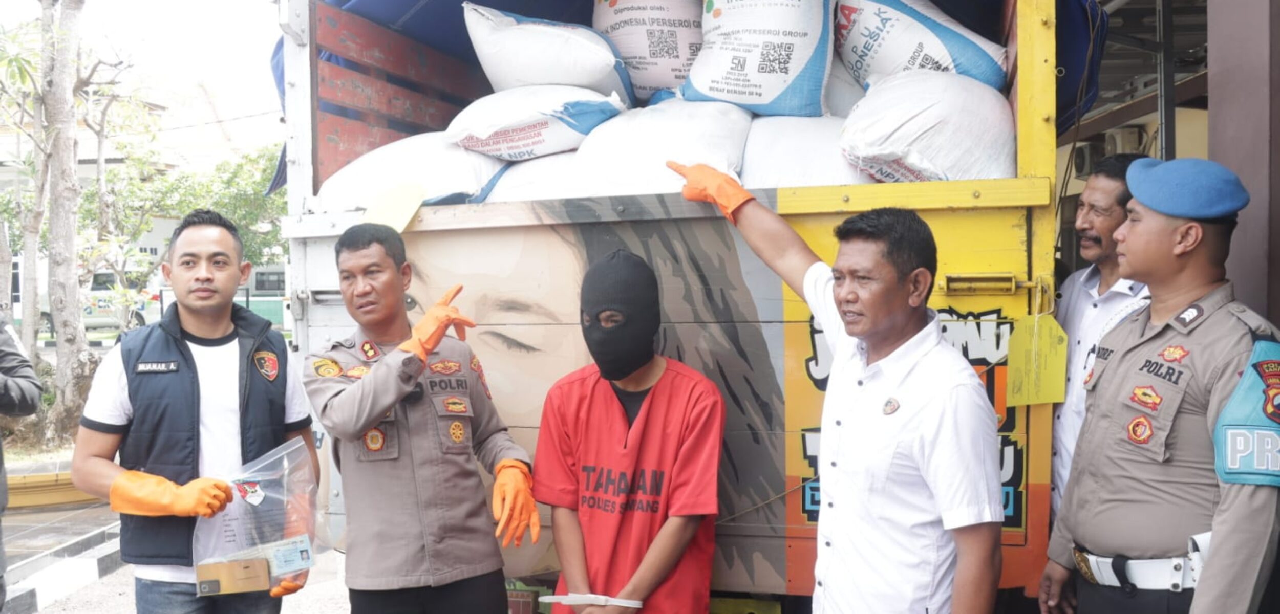 Polres Sampang Berhasil Gagalkan Penyelundupan Pupuk Bersubsidi 9,6 Ton