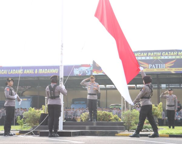 Peringati Hari Kartini 2025, Polwan Polres Mojokerto Kota Jadi Petugas Upacara