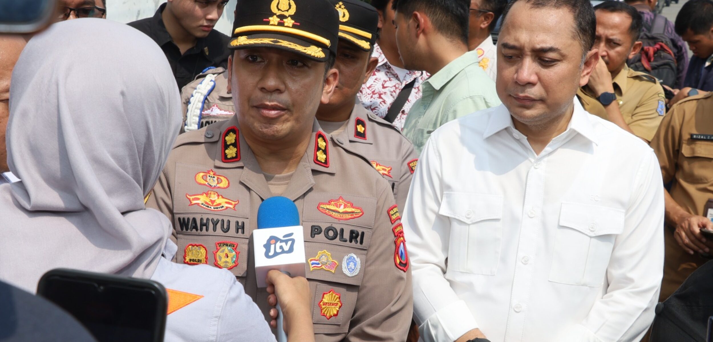 Polres Pelabuhan Tanjungperak Dampingi Pemkot Surabaya Segel Gudang Sentoso Seal