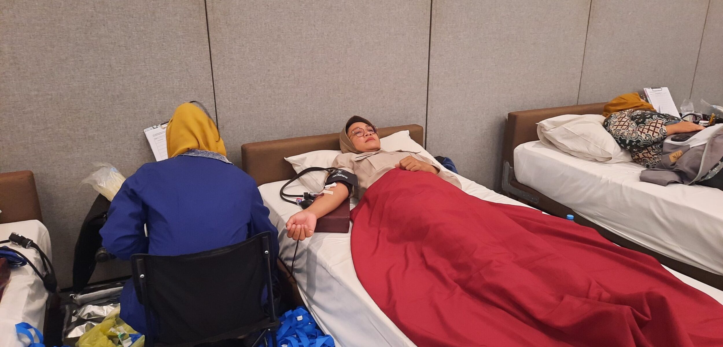 Semangat Peduli Sesama, Ayola Sunrise Hotel Bersama PMI Kota Mojokerto Ajak Warga Donor Darah