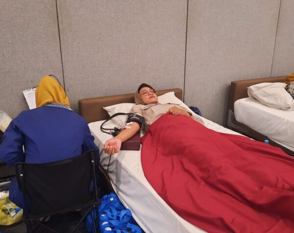 Semangat Peduli Sesama, Ayola Sunrise Hotel Bersama PMI Kota Mojokerto Ajak Warga Donor Darah