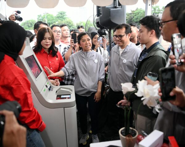 Ciptakan Ruang Digital yang Aman, Menkomdigi Umumkan Migrasi e-SIM