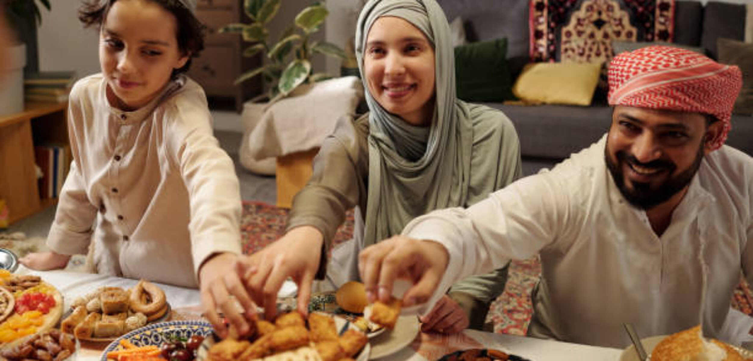 Tips Mengontrol Konsumsi Makanan Manis Berlebihan Saat Lebaran