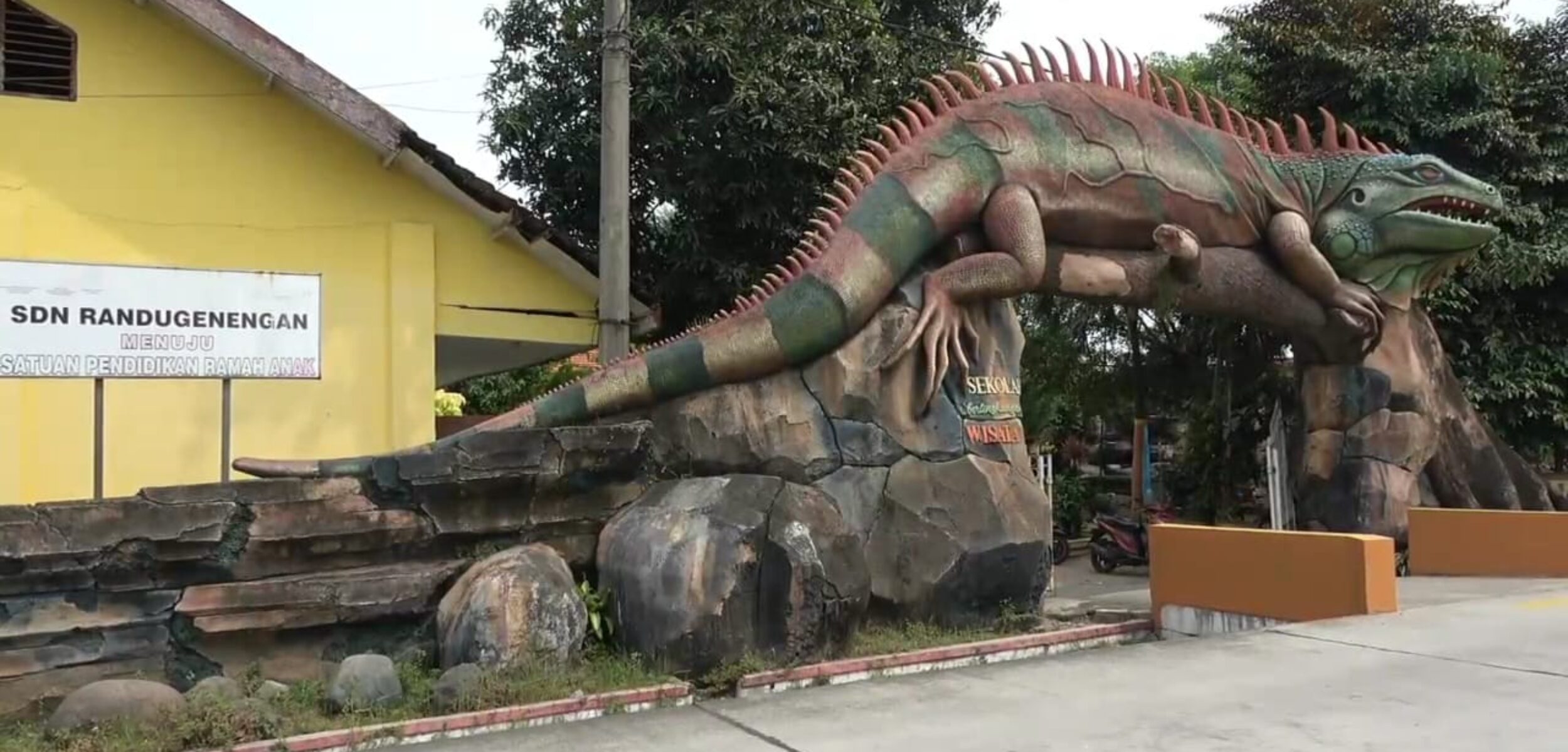 0FCA4C22 A9CA 42E8 A0FF F2E065D1BA9C