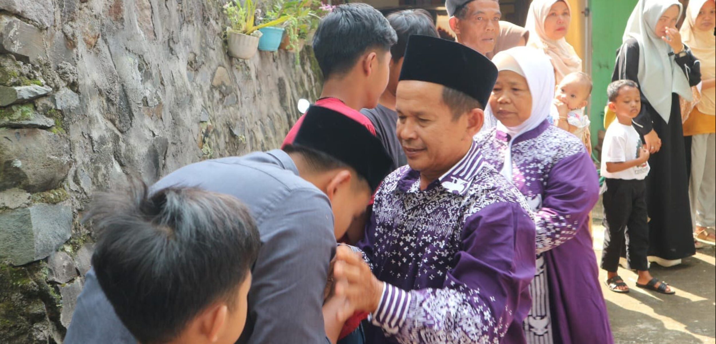 Sehari Nabung Seribu, Pemulung di Semarang Naik Haji