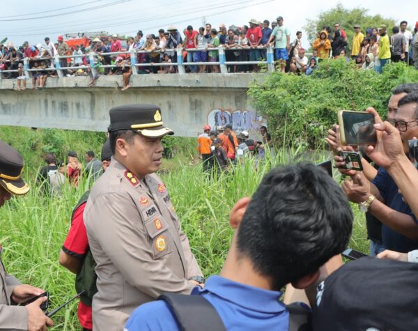 Mobil Livina Tabrak Pohon dan Terperosok ke Sungai di Nganjuk, Pengemudi Meninggal Dunia