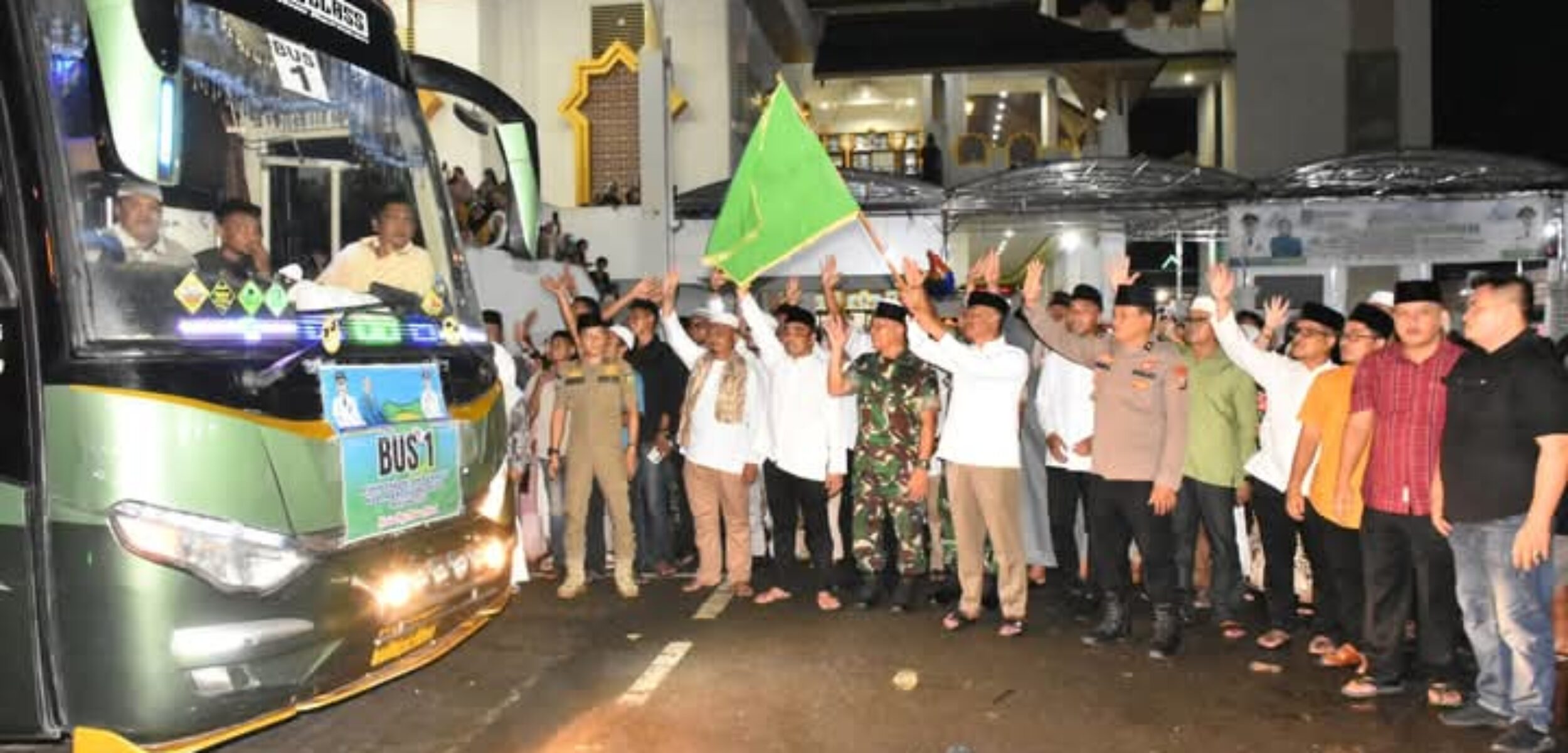 Bupati Madina Lepas Keberangkatan 6 Bus Jemaah Haji, Titip Doa Khusus