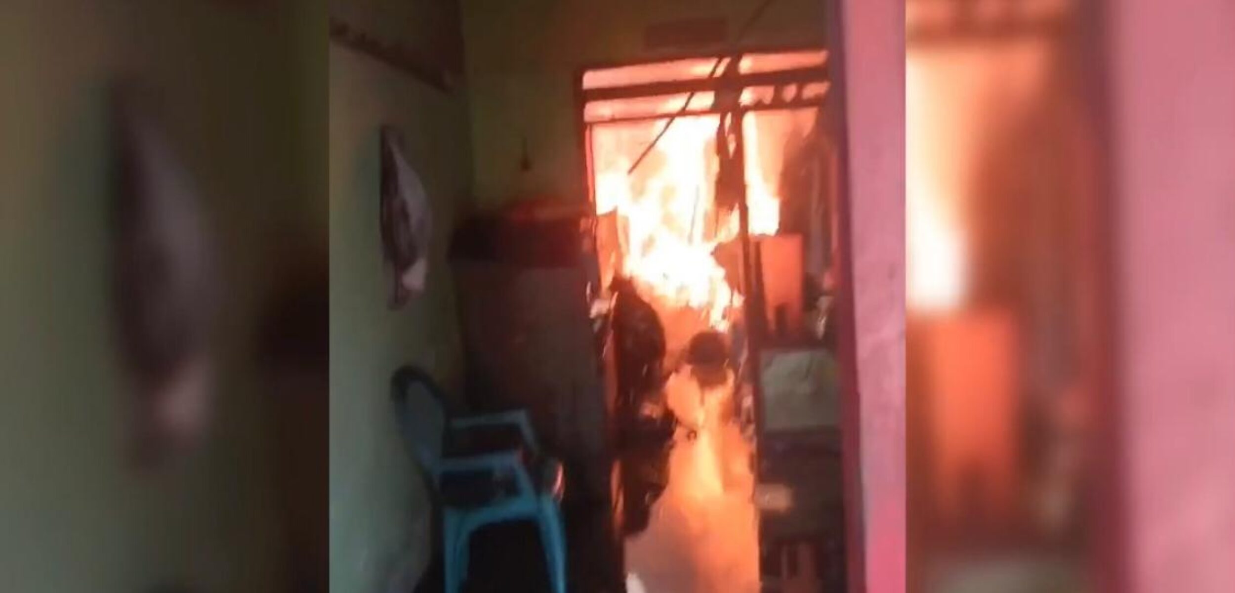 Ditinggal Rekreasi, Rumah Warga di Ngoro Ludes Dilahap si Jago Merah